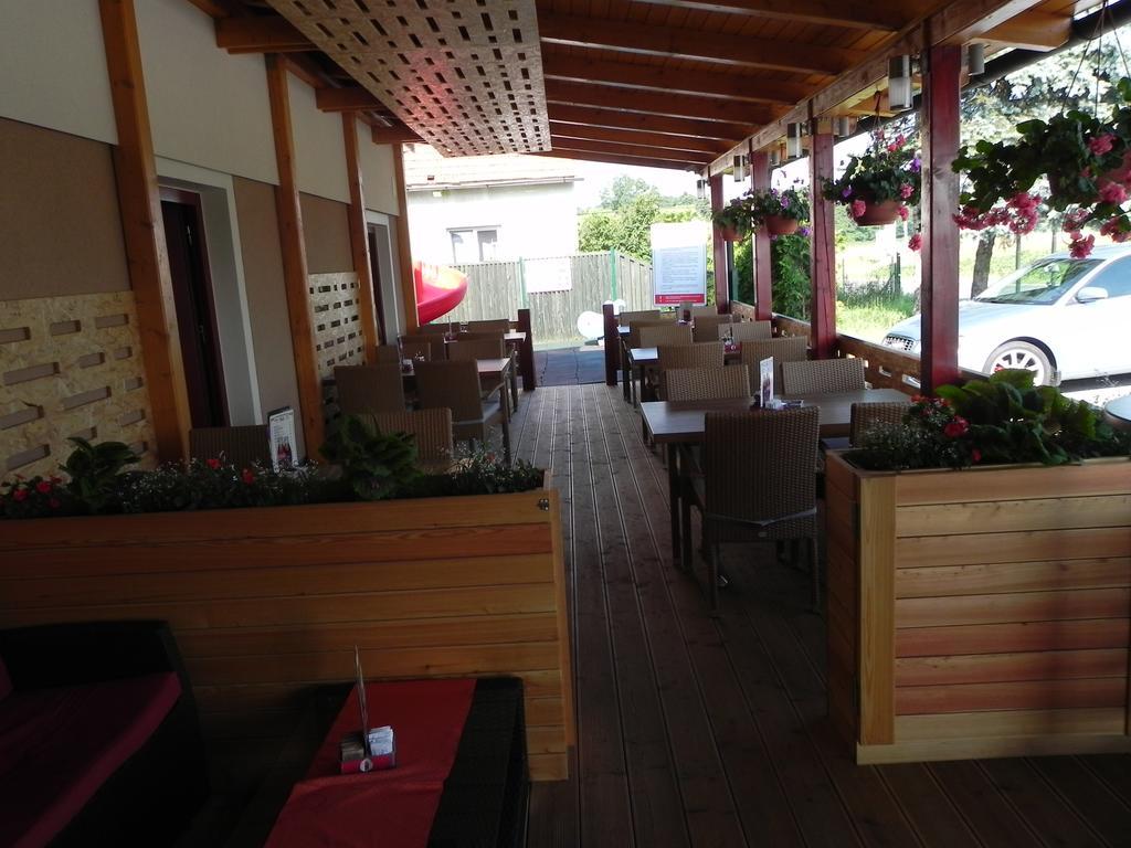 Motel Majolka พทุย ภายนอก รูปภาพ