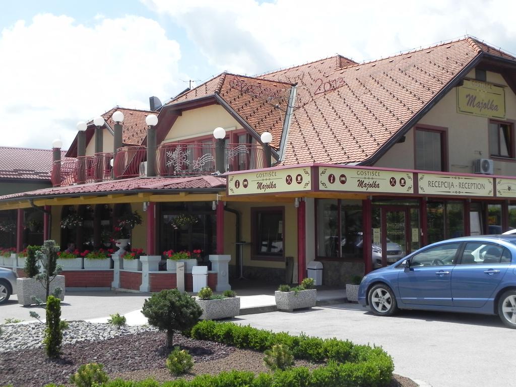 Motel Majolka พทุย ภายนอก รูปภาพ