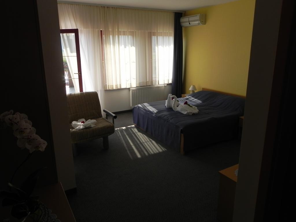 Motel Majolka พทุย ภายนอก รูปภาพ